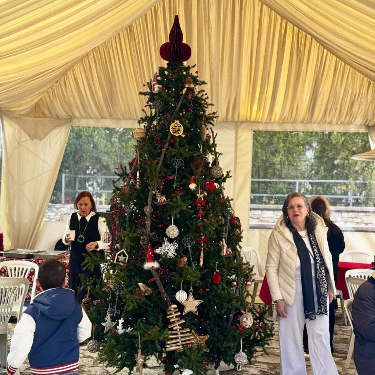 Η Μάρα Κουκουδάκη στο χριστουγεννιάτικο bazaar του Χατζηκυριάκειου Ιδρύματος Παιδικής Προστασίας